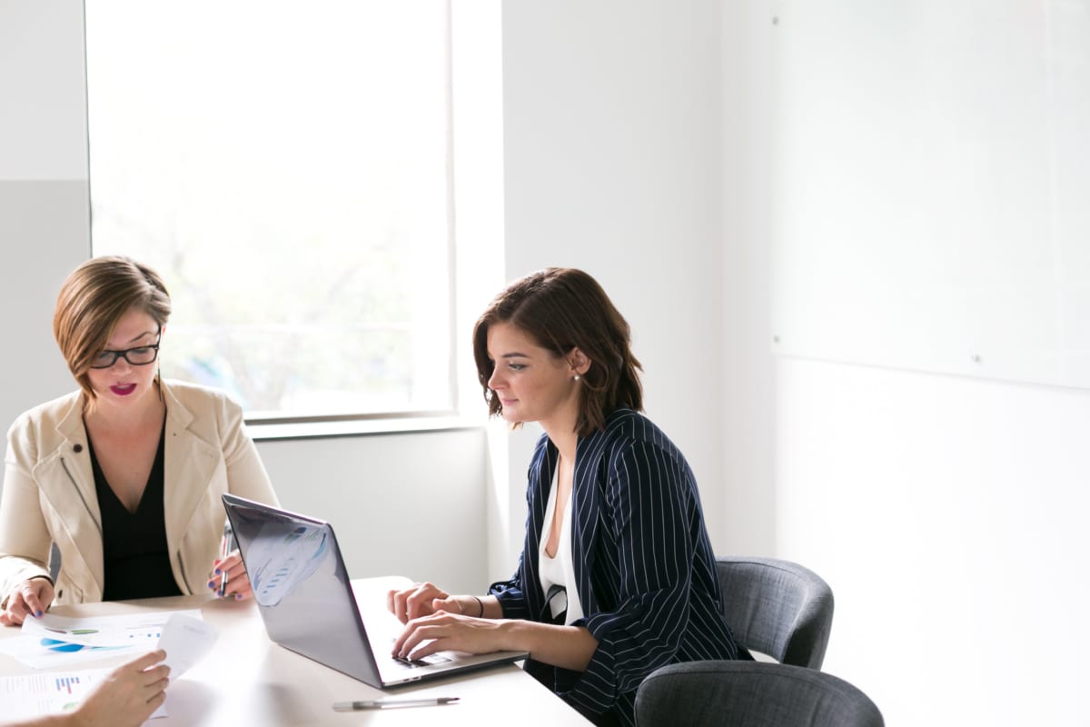 women-in-business-meeting